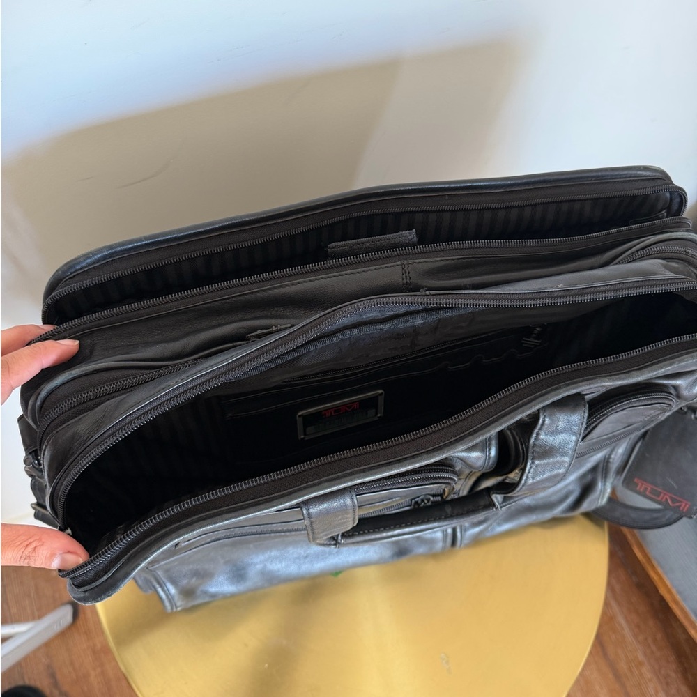 TUMI Black Leather Briefcase - Picture 5 of 5